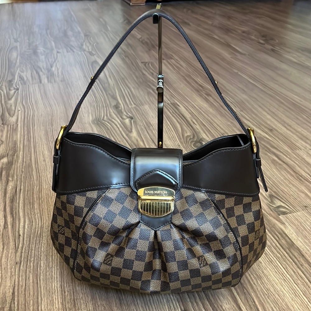 A88- 💯 authentic Louis Vuitton Sistina MM shoulder bag